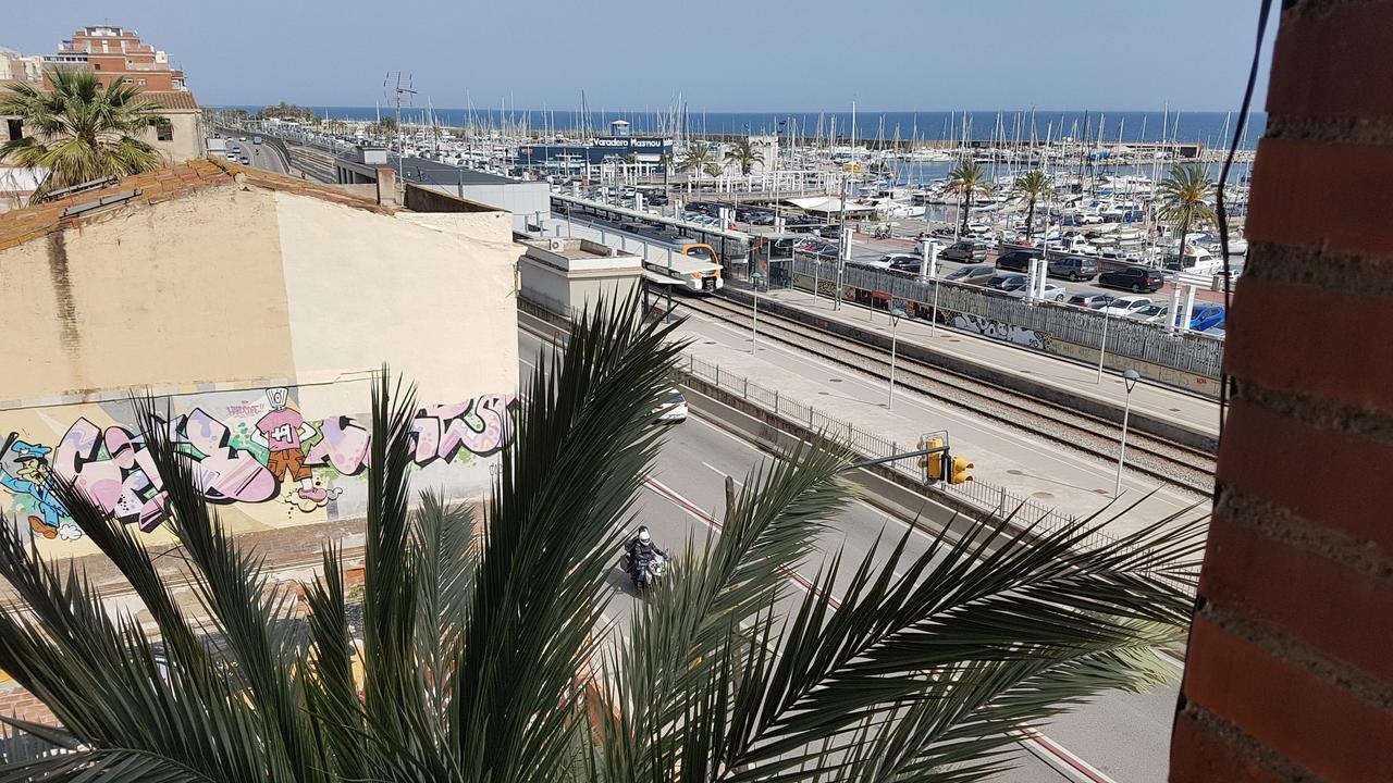 Lydia'S Port Nautic & Beach Masnou Exterior photo